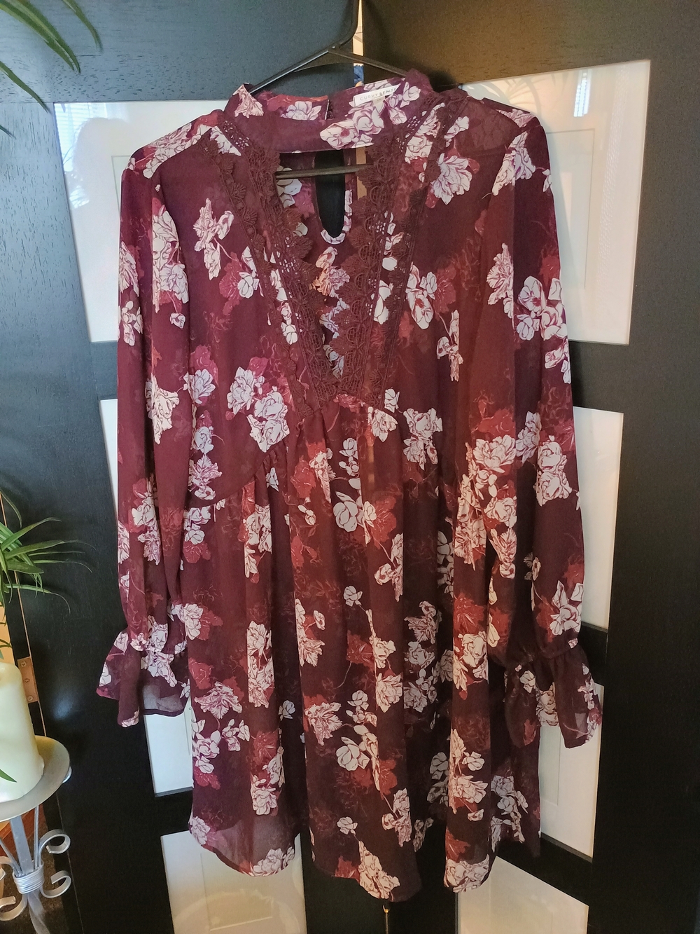 PRICE FIRM Burgundy & Ivory Lace Trimmed Floral Tunic